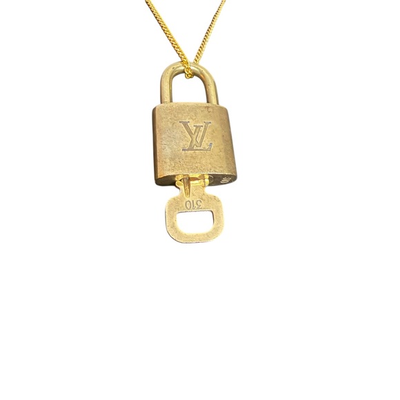 🔥Louis Vuitton lock & Key Gold Tone with Unbranded Chain 310 - Picture 5 of 6